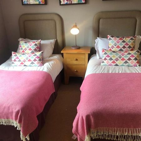 켄마어 Cromwells Court 빌라 외부 사진